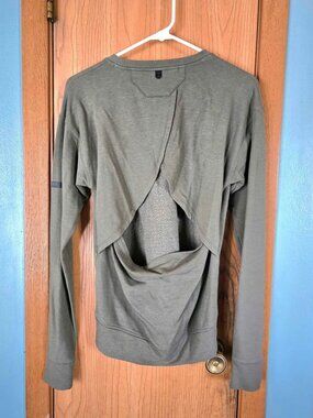 Green Under Armour Open Back Long Sleeve Shirt Size S